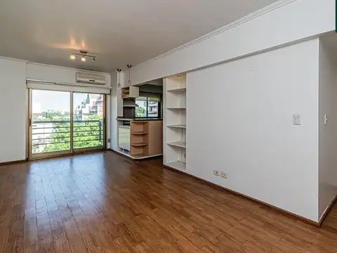 Semipiso de 2 ambientes con cochera y baulera