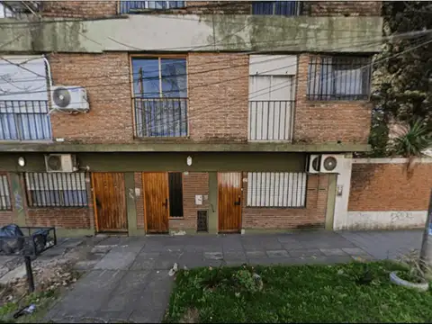 DEPARTAMENTO 2 AMB P.BAJA AL FRENTE CON PATIO