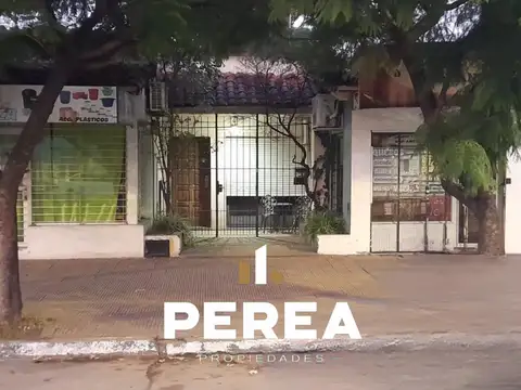 Venta de casa y locales en Avenida San Martin y Moreno