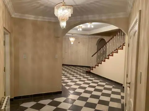 Casa en Alquiler en El Tipal, USD 3.000
