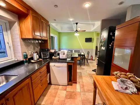 Casa en Alquiler con 2 cocheras