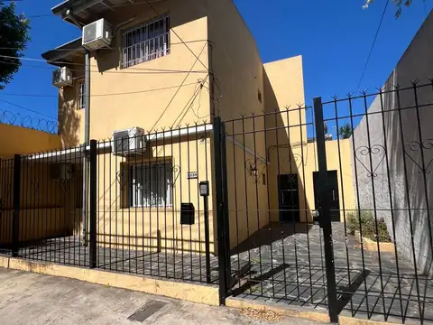MUY LINDO PH EN PLANTA ALTA  AL FRENTE EN FLORIDA B