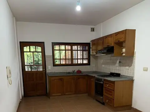 Depto Tipo Casa en Alquiler en Ramos Mejia, $ 1.300.000