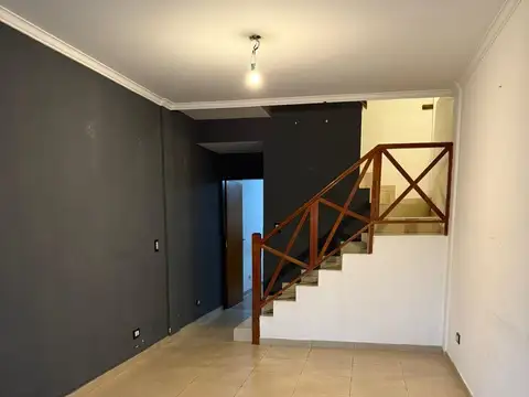 Depto Tipo Casa en Alquiler con 1 cocheras