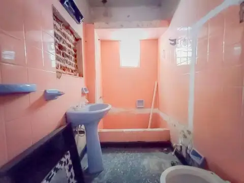 Casa 4 ambientes con 1 baño