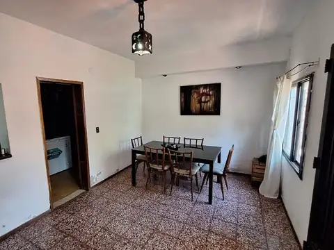 CASA EN VENTA 2 DORMITORIOS CON COCHERA