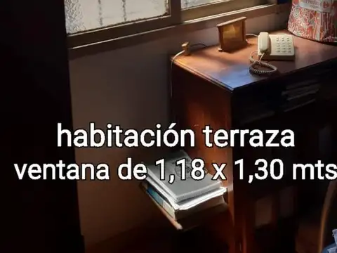 CASA AL FRENTE CON BALCÓN EN VENTA