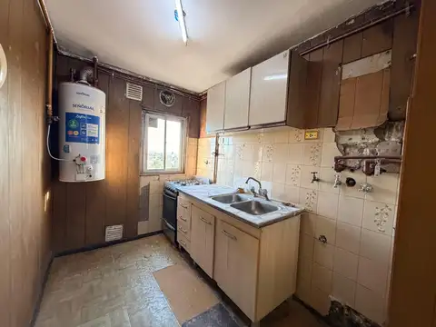 Bº Piedrabuena, Tres ambientes en venta. Escalera 10 A