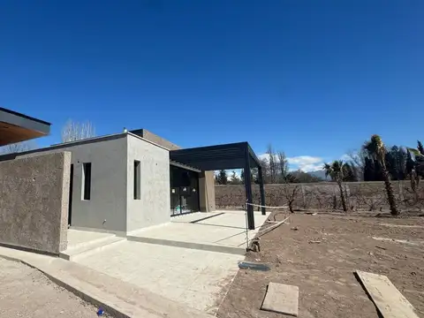 Casa en Venta con 2 cocheras