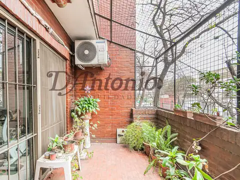 Venta - 3 ambientes - Tipo casa - Tríplex con terraza, balcón y patio
