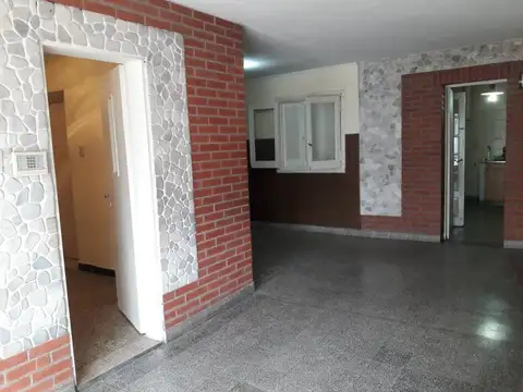 Casa Frentista con cochera - Anchorena 607 -