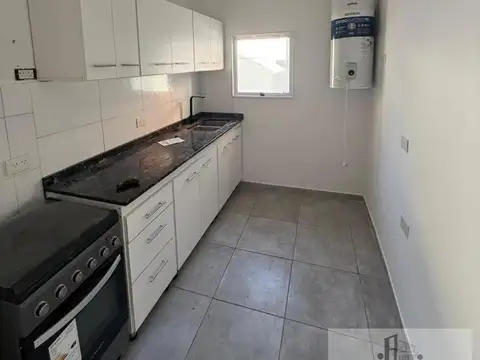 PH 3 ambientes con cochera en alquiler en Morón