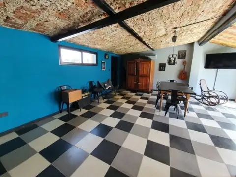 Casa 5 ambientes con 2 baños