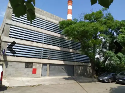 OPORTUNIDAD!!!!COCHERA FIJA EN QUILMES CENTRO-SEMI CUBIERTA CON BAÑO