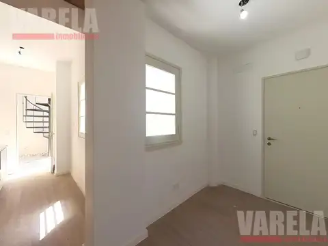 PH Apto Credito! 4 ambientes Primer Piso. c/baños, patio y Terraza .Bajas Expensas. u$s 198.000