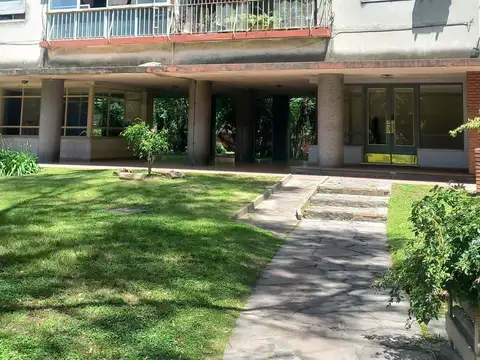EDIFICIO 5- 3 AMBIENTES GRANDES CON BALCON - ESTACIONAMIENTO CERRADO - REJAS PERIMETRALES