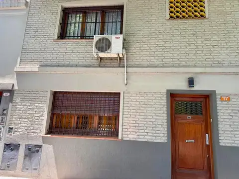 mts av y est ph 2 pl 2 dor 2 bños patio c/parrilla 