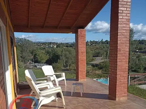 Casa 6 ambientes con 2 baños