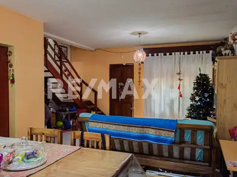 Casa 8 ambientes con 4 baños
