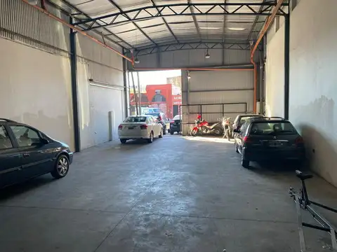 Galpón en Alquiler en Boulogne – 265 m², Oficina y Portón para Camiones”.