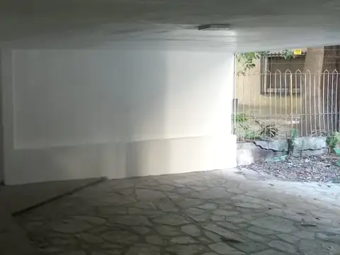Alquiler de cochera semicubierta en Acassuso - Excelente ubicación
