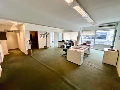 Oficina 4 ambientes con 2 baños