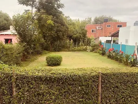 Lote 10 X 30 Escriturado Ayolas Entre Bustamante y El Rodeo