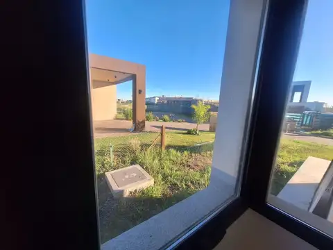 VENTA CASA 5 AMBIENTES HUDSON BARRIO VILLALOBOS