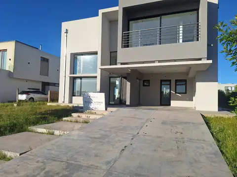 VENTA CASA 5 AMBIENTES HUDSON BARRIO VILLALOBOS