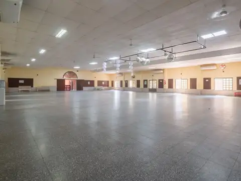 Local en Venta en San José del Rincón, USD 600.000