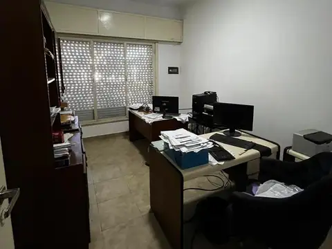 Casa 6 ambientes con 2 baños