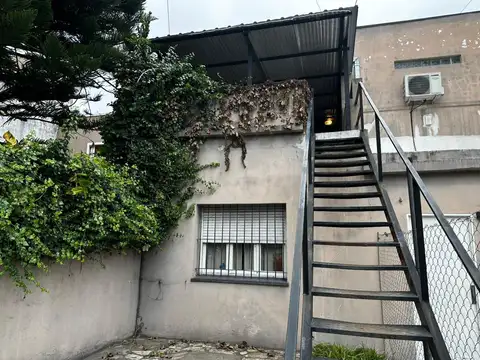 Departamento 2 AMB con galeria y cochera.