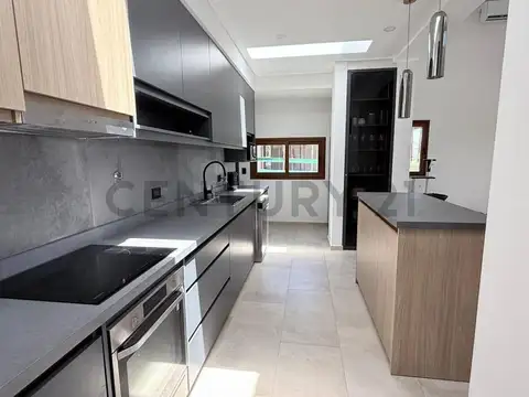 Casa 5 ambientes con 2 baños