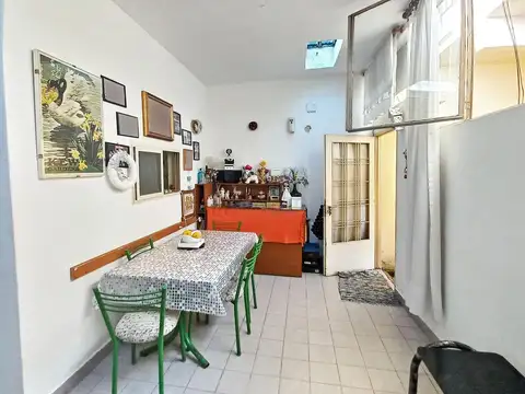 Venta Casa Multifamiliar 2 Unidades, 6 Ambientes con Patio