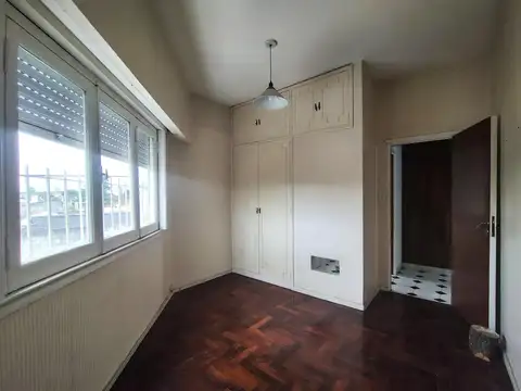 Departamento de tres amb zona Residencial