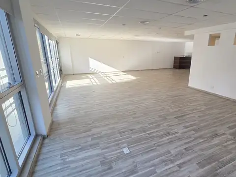 Oficina en Alquiler al Este