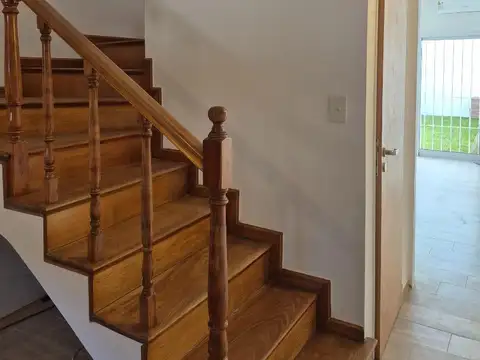 Casa en Alquiler con 1 cochera