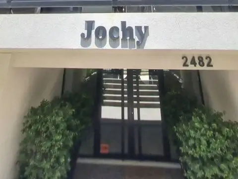 Departamento de 2 amb. con cochera cubierta en Castelar Norte