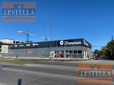 Local Comercial en Esquina 550 m²  c/ Estacionamiento propio - Villa Luzuriaga