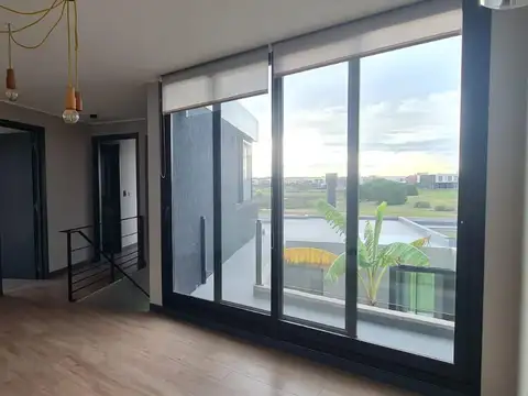 Hermosa Casa a laguna en  el Canton Golf