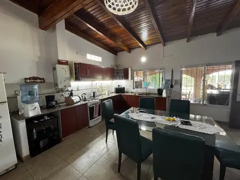 Casa en Alquiler con 2 cocheras
