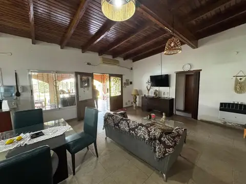 Casa 3 dormitorios con pileta y quincho