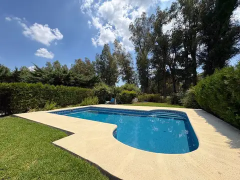 Casa en Alquiler en Country El Paraíso, USD 1.400