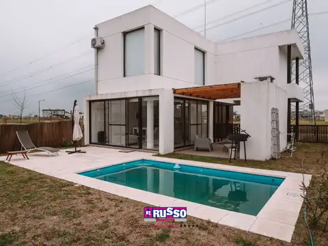 Venta casa Laguna Azul 4 ambientes