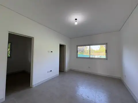 Casa 4 ambientes con 2 baños