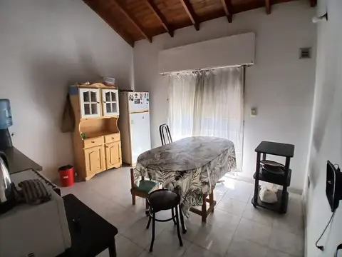 Casa 8 ambientes con 4 baños