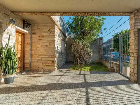 Casa 5 ambientes con 1 baño