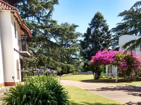 Casa 5 ambientes con 4 baños