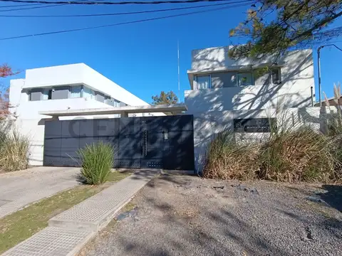 23 2400, Piso 0