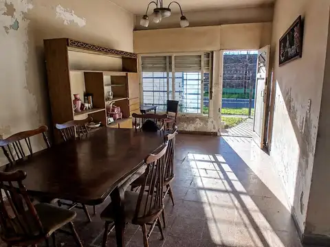 Casa 4 ambientes con 1 baño